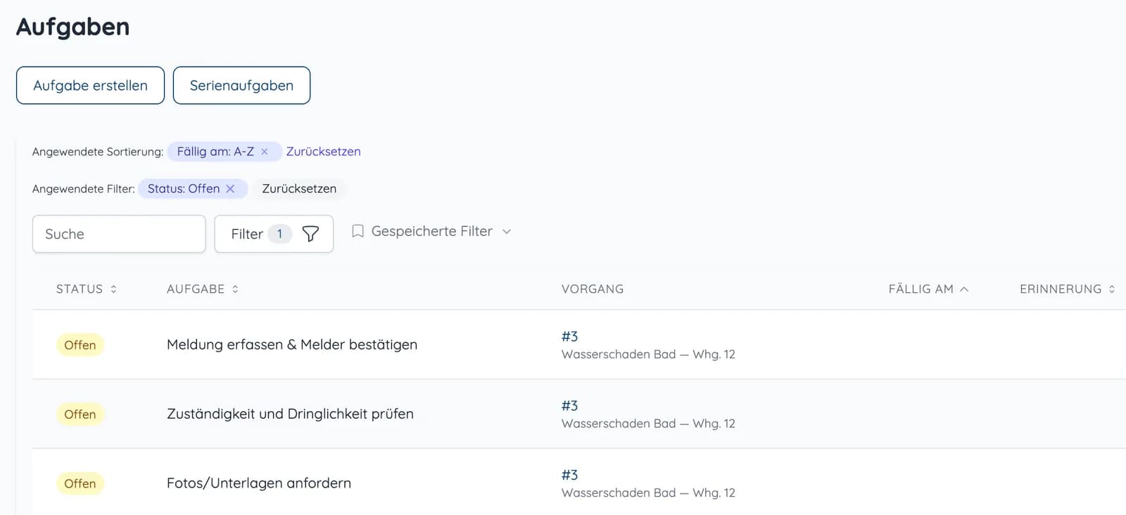 Aufgabenliste mit Schaltflächen für Aufgaben und Serienaufgaben, Spalten für Fälligkeit, Erinnerung und Priorität