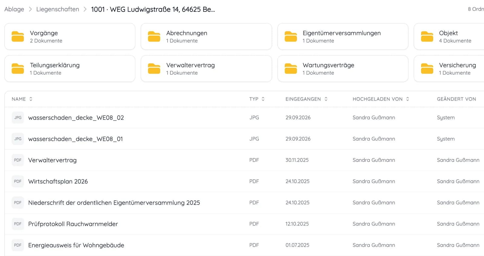 Objektakte einer WEG mit Ordnern für Vorgänge, Versammlungen, Verwaltervertrag und Versicherung sowie der Dokumentenliste