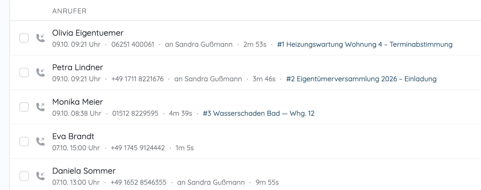 Anrufliste mit Anrufern, Nummern, Gesprächsdauer und verknüpften Vorgängen