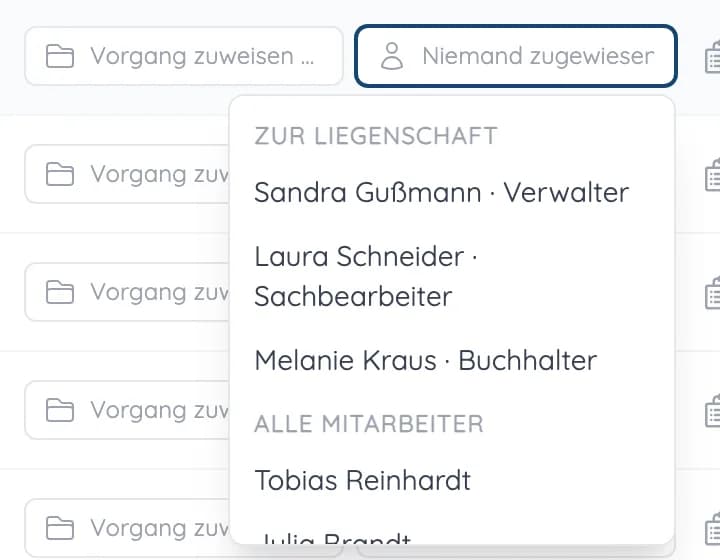 Auswahl beim Zuweisen eines Anrufs: zuerst die Zuständigen der Liegenschaft, dann alle Mitarbeitenden