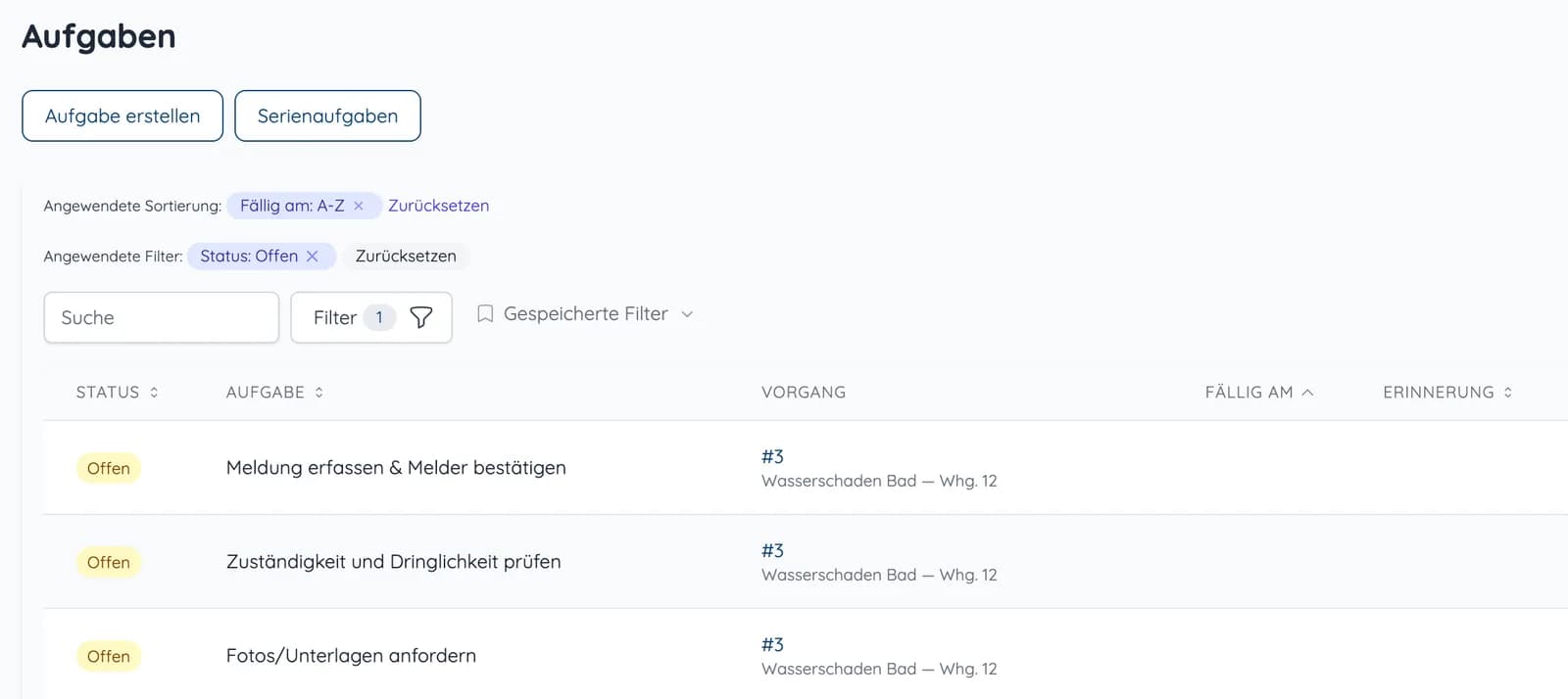 Aufgabenliste mit Status, Aufgabe, zugehörigem Vorgang und Fälligkeit, darüber die Knöpfe „Aufgabe erstellen“ und „Serienaufgaben“