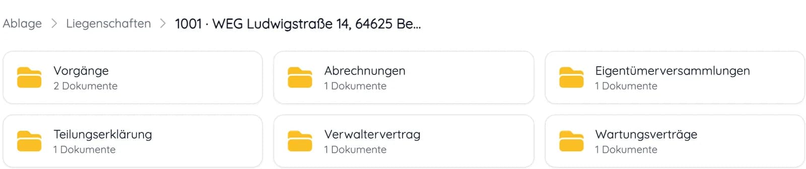 Ablage einer WEG in heytalo mit Ordnern für Vorgänge, Abrechnungen, Eigentümerversammlungen, Teilungserklärung, Verwaltervertrag und Wartungsverträge